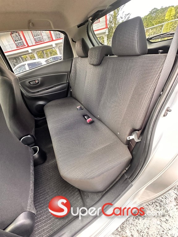 2020 Toyota VITZ — foto 8 / 11