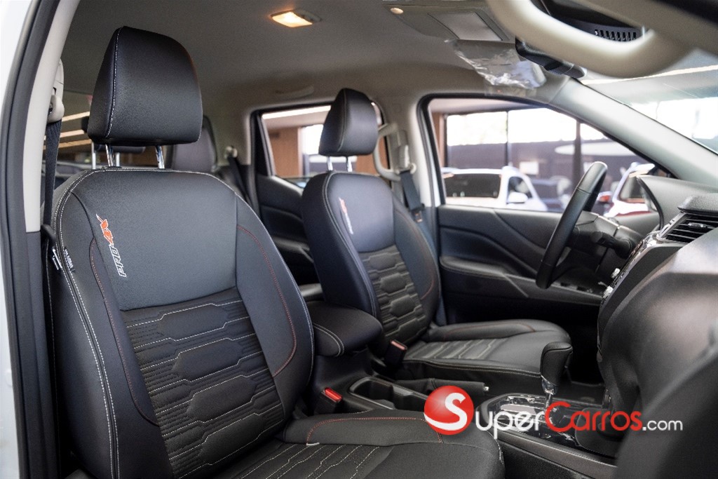 2026 Nissan Frontier Pro-4X — foto 2 / 11