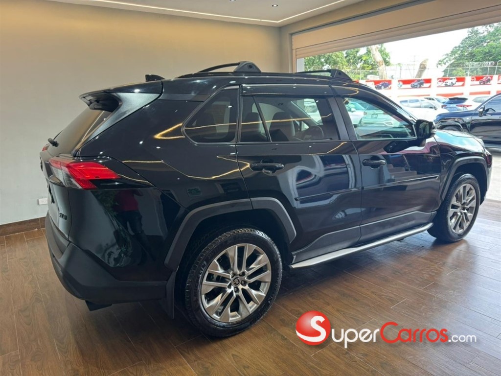 2025 Toyota RAV4 XLE — foto 4 / 8