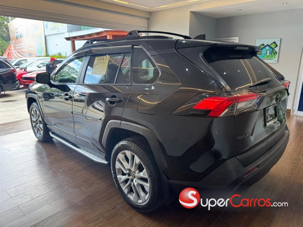 2025 Toyota RAV4 XLE — foto 5 / 8