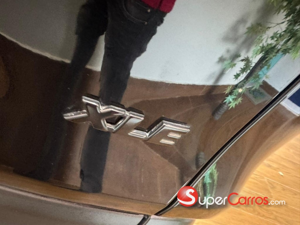 2025 Toyota RAV4 XLE — foto 6 / 8