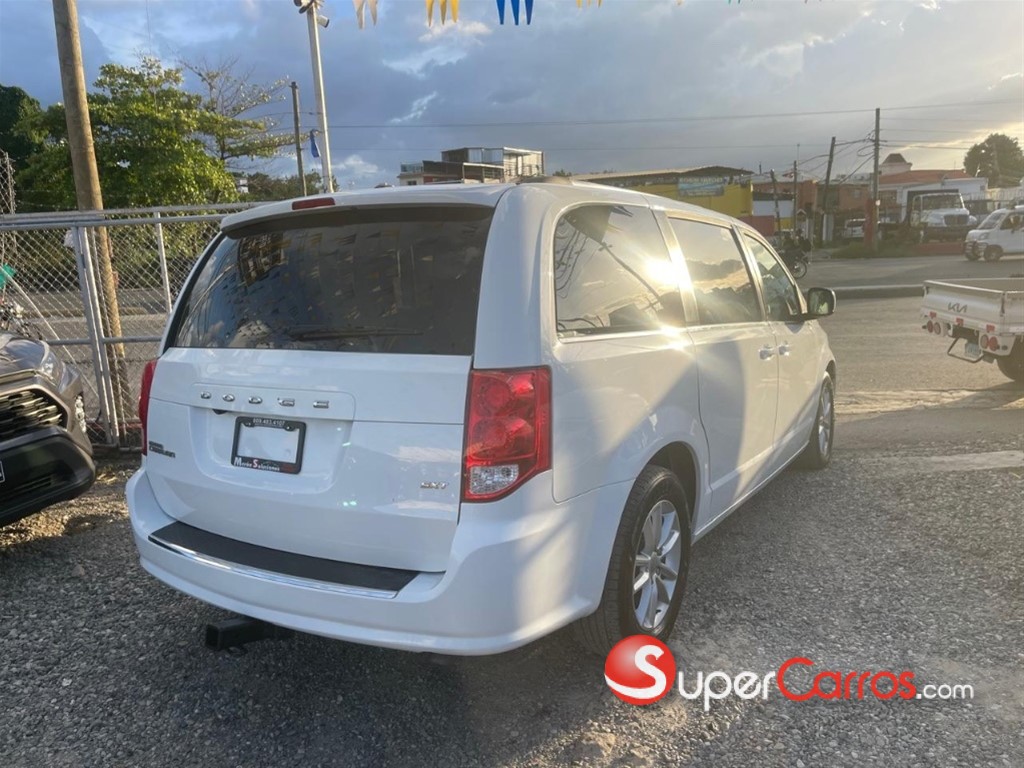 2020 Dodge Caravan SXT — foto 4 / 11