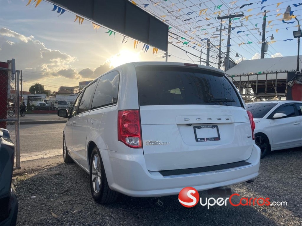2020 Dodge Caravan SXT — foto 6 / 11