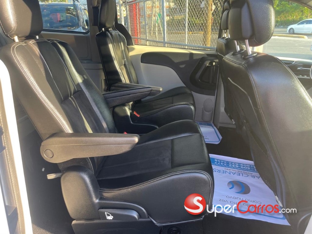 2020 Dodge Caravan SXT — foto 8 / 11