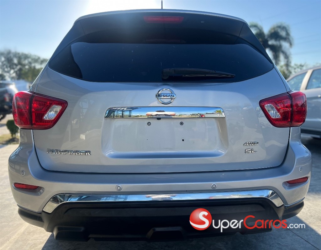 2017 Nissan Pathfinder SL — foto 5 / 9
