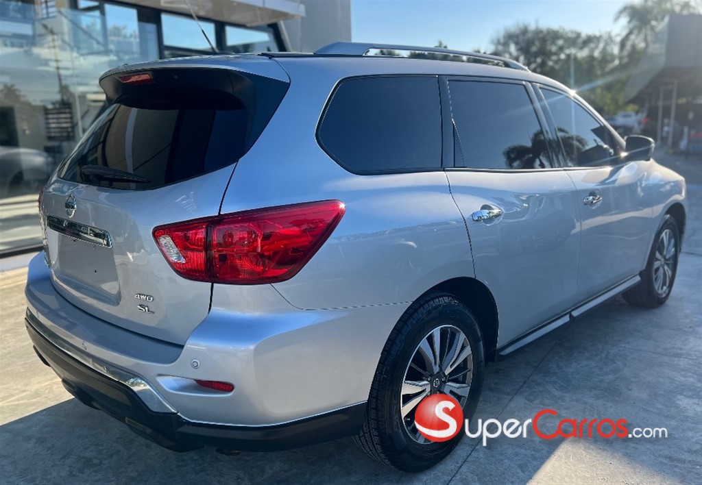 2017 Nissan Pathfinder SL — foto 6 / 9