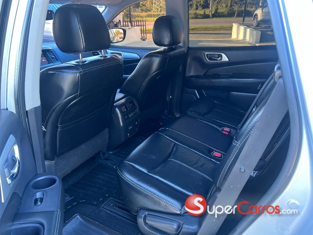 2017 Nissan Pathfinder SL — foto 8 / 9