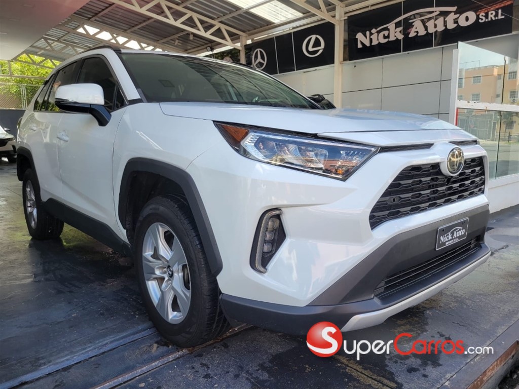 2020 Toyota RAV4 XLE — foto 4 / 12