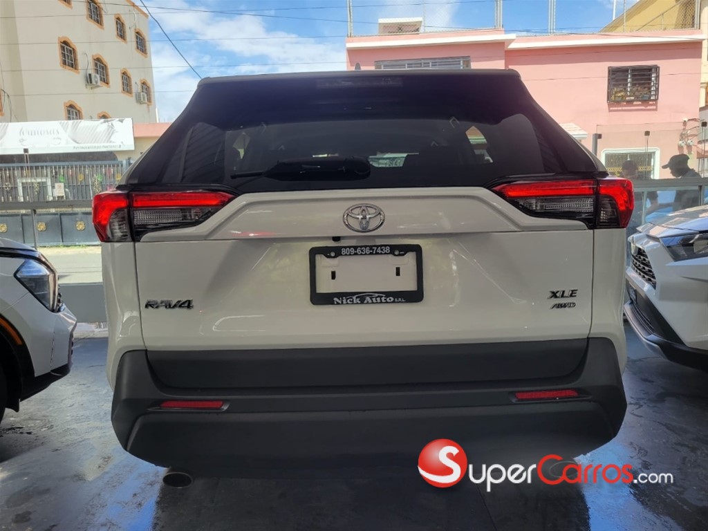 2020 Toyota RAV4 XLE — foto 10 / 12