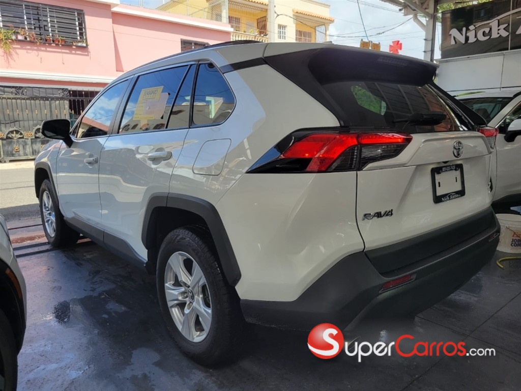 2020 Toyota RAV4 XLE — foto 12 / 12