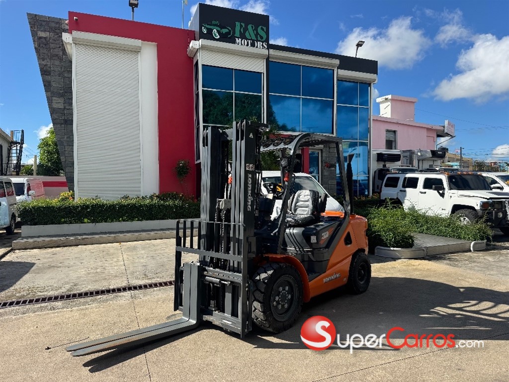 2025 Montacarga Clark C30D