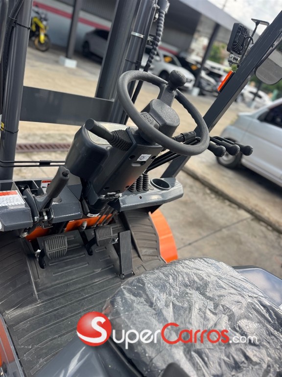 2025 Montacarga Clark C30D — foto 6 / 7