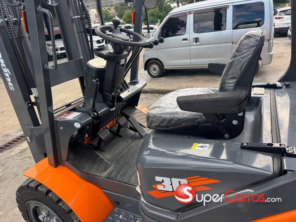 2025 Montacarga Clark C30D — foto 7 / 7