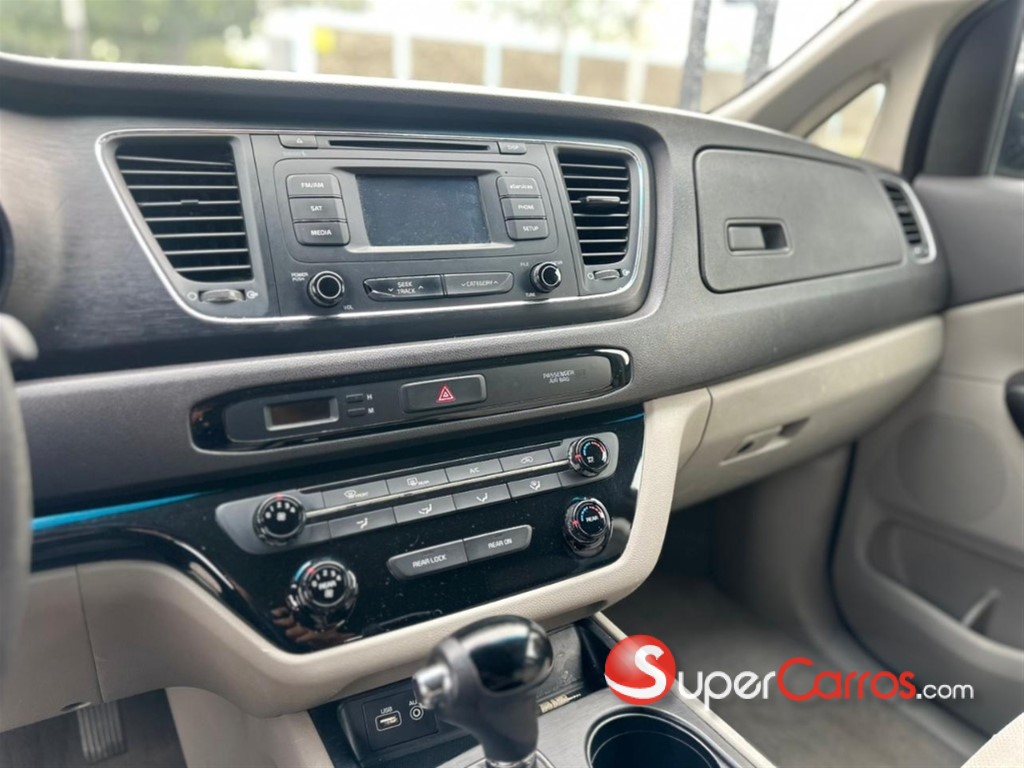 2016 Kia Sedona LX — foto 5 / 12