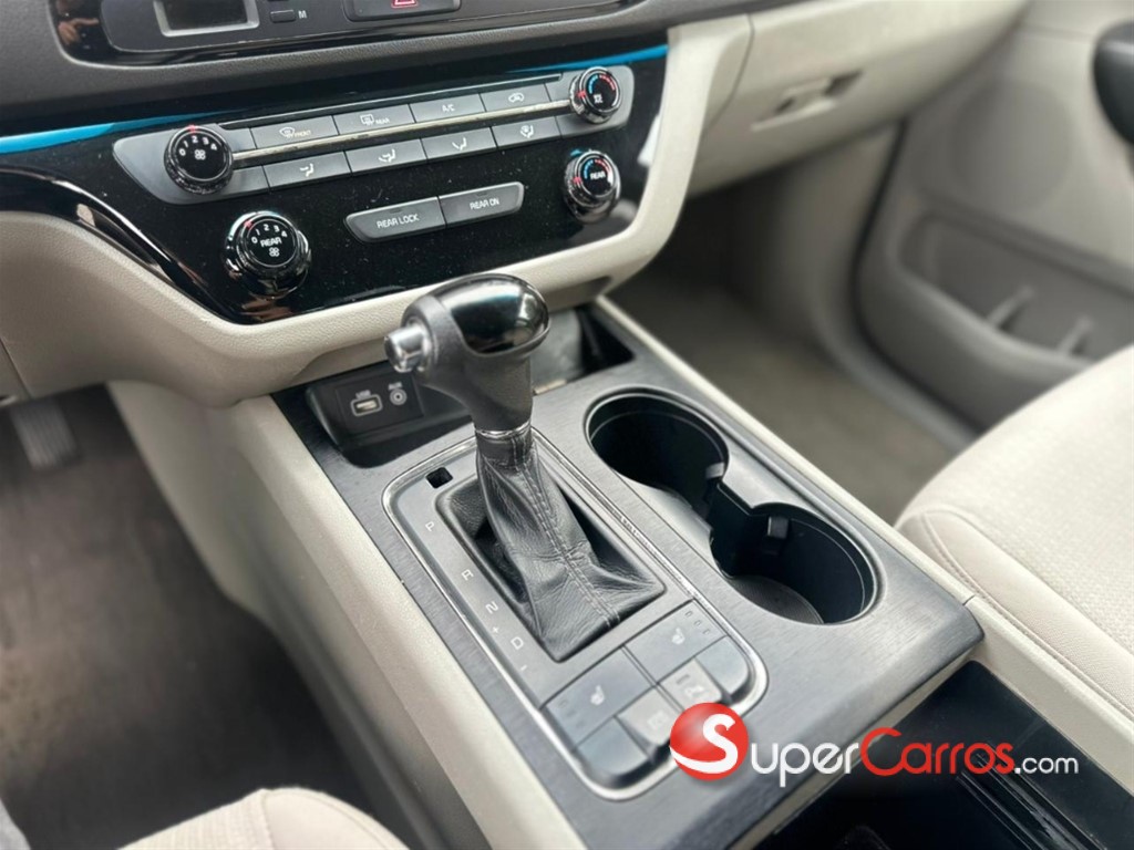 2016 Kia Sedona LX — foto 6 / 12