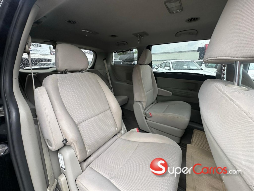 2016 Kia Sedona LX — foto 8 / 12