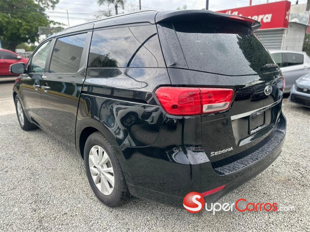 2016 Kia Sedona LX — foto 10 / 12