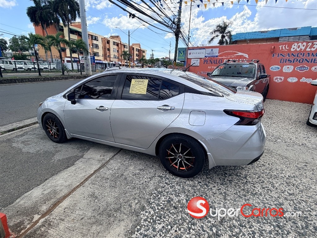 2020 Nissan Versa — foto 4 / 10
