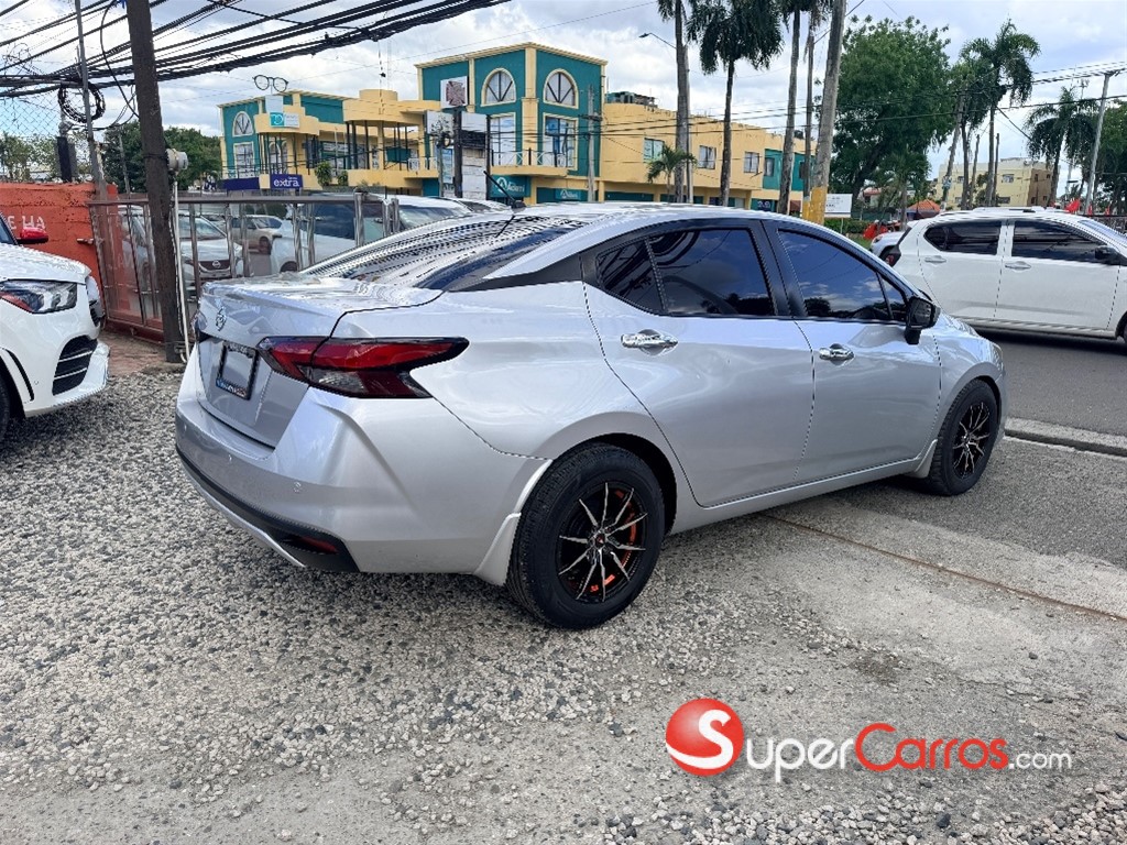 2020 Nissan Versa — foto 6 / 10