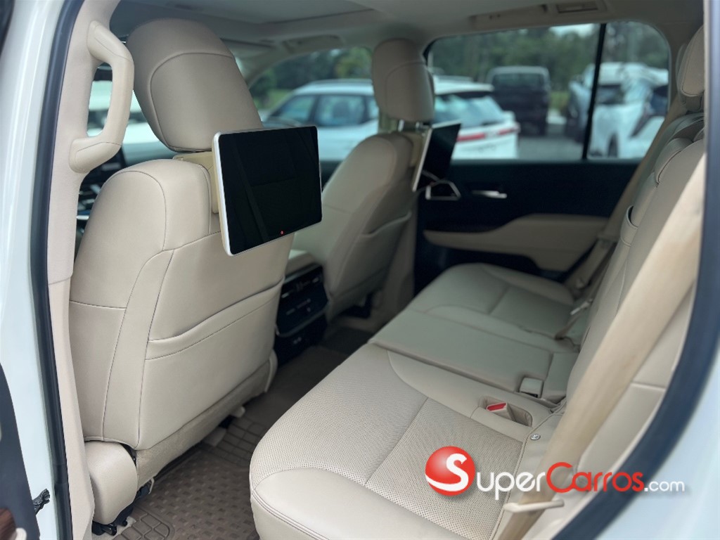 2022 Toyota Land Cruiser 300 GXR — foto 8 / 11