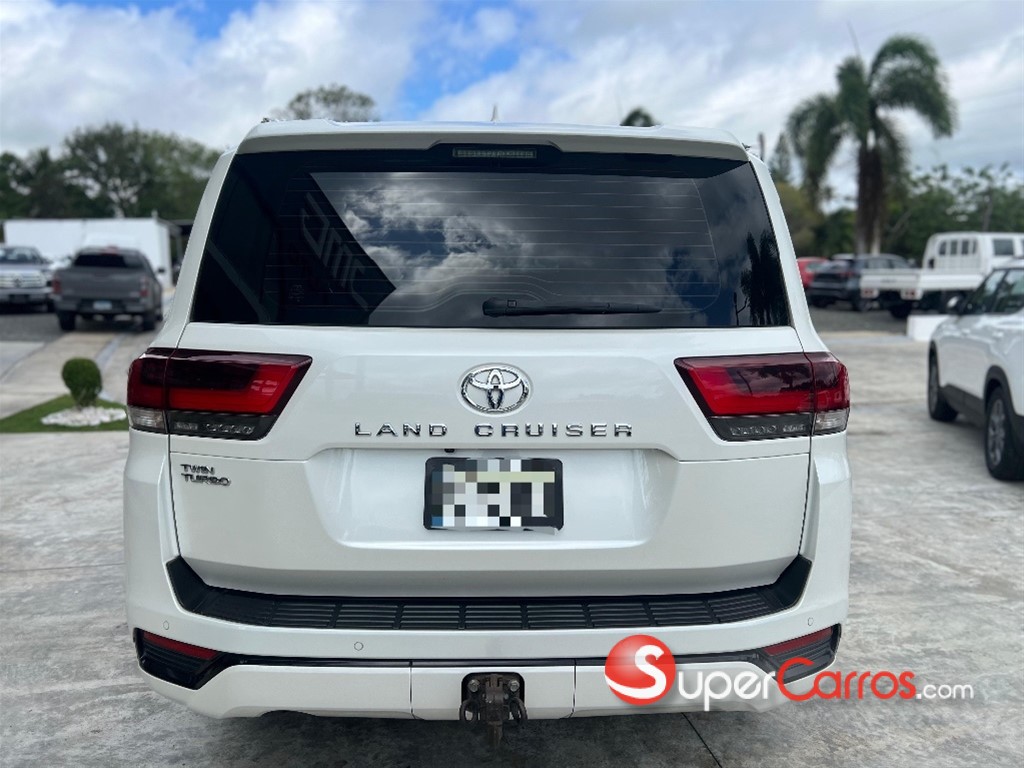 2022 Toyota Land Cruiser 300 GXR — foto 10 / 11