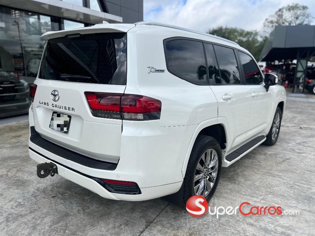 2022 Toyota Land Cruiser 300 GXR — foto 11 / 11