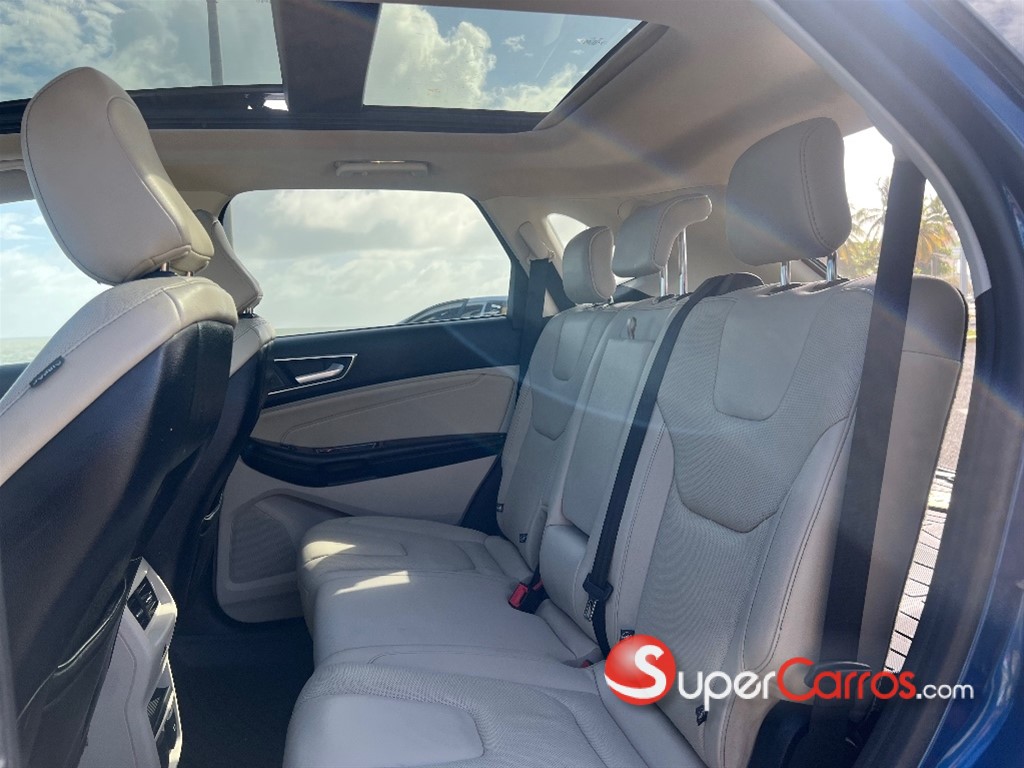 2020 Ford EDGE Titanium — foto 7 / 12