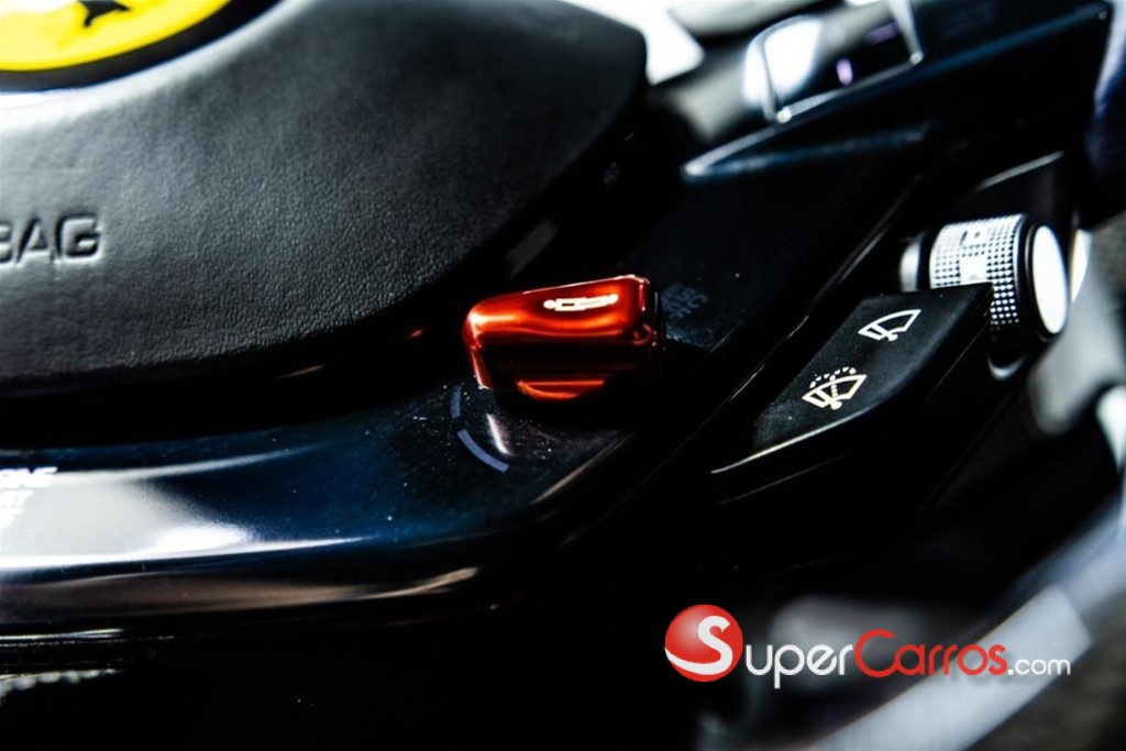 2022 Ferrari SF90 Spider — foto 10 / 12