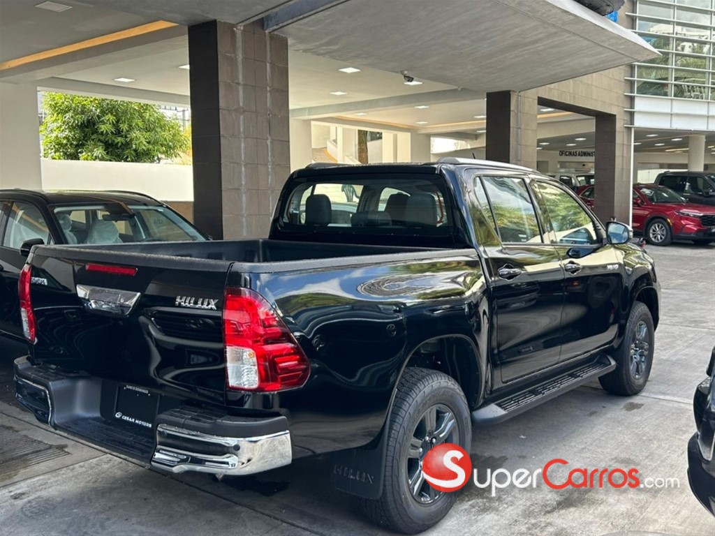 2026 Toyota Hilux — foto 2 / 8