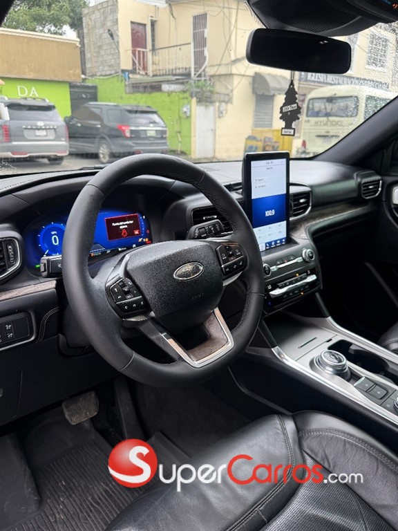 2020 Ford Explorer Platinum — foto 8 / 12
