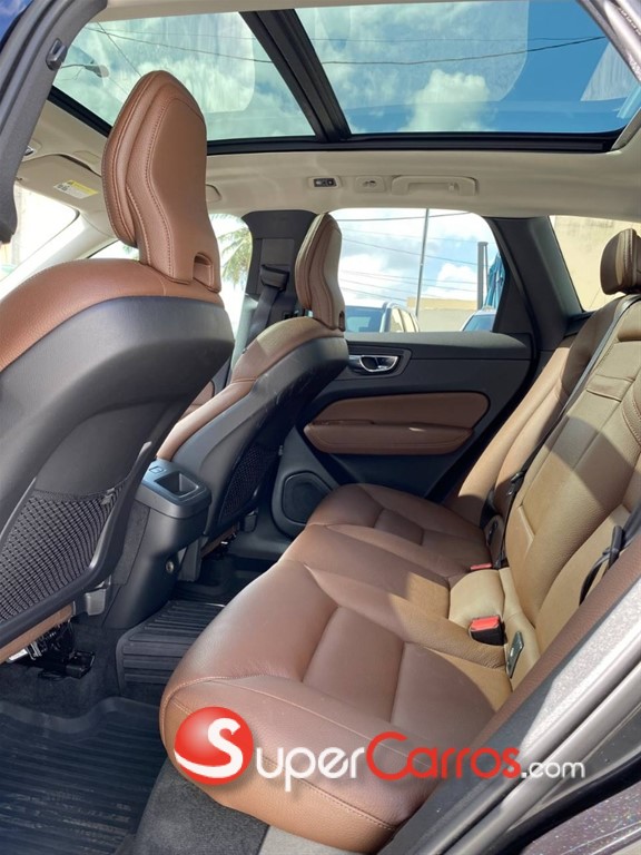 2020 Volvo XC60 T6 Inscription — foto 6 / 12