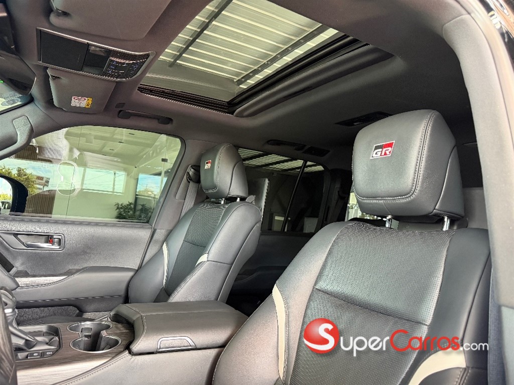2024 Toyota Land Cruiser GR SPORT — foto 8 / 9