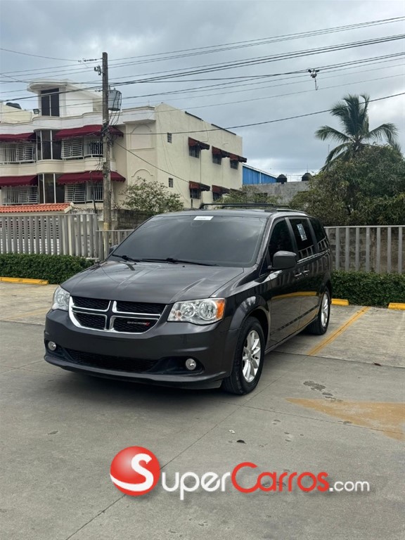 2020 Dodge Caravan SXT — foto 2 / 11