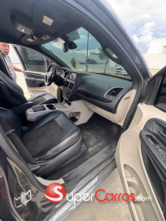 2020 Dodge Caravan SXT — foto 5 / 11