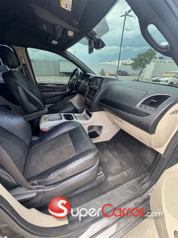 2020 Dodge Caravan SXT — foto 6 / 11