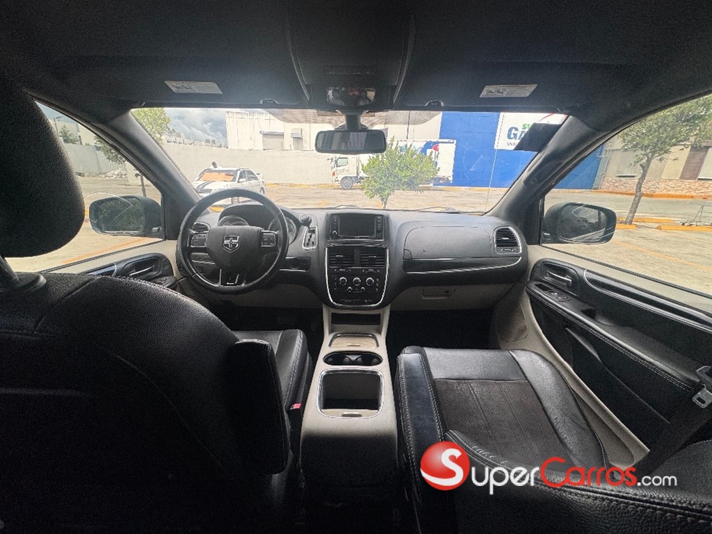 2020 Dodge Caravan SXT — foto 7 / 11