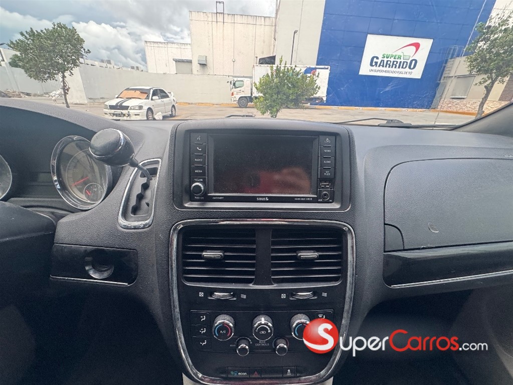 2020 Dodge Caravan SXT — foto 8 / 11