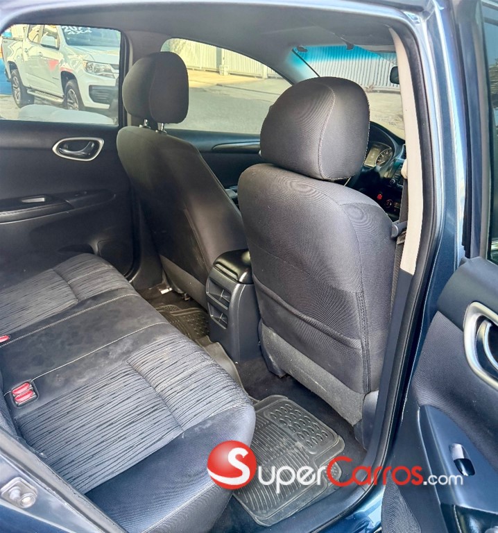 2016 Nissan Sentra SV — foto 9 / 10