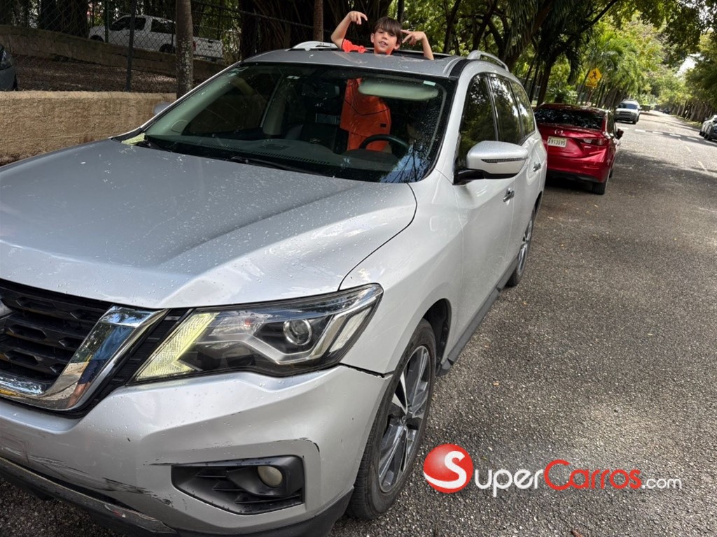 2018 Nissan Pathfinder — foto 2 / 10