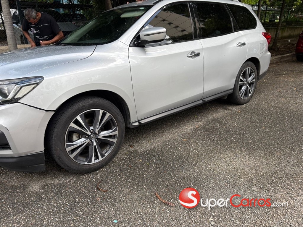 2018 Nissan Pathfinder — foto 4 / 10