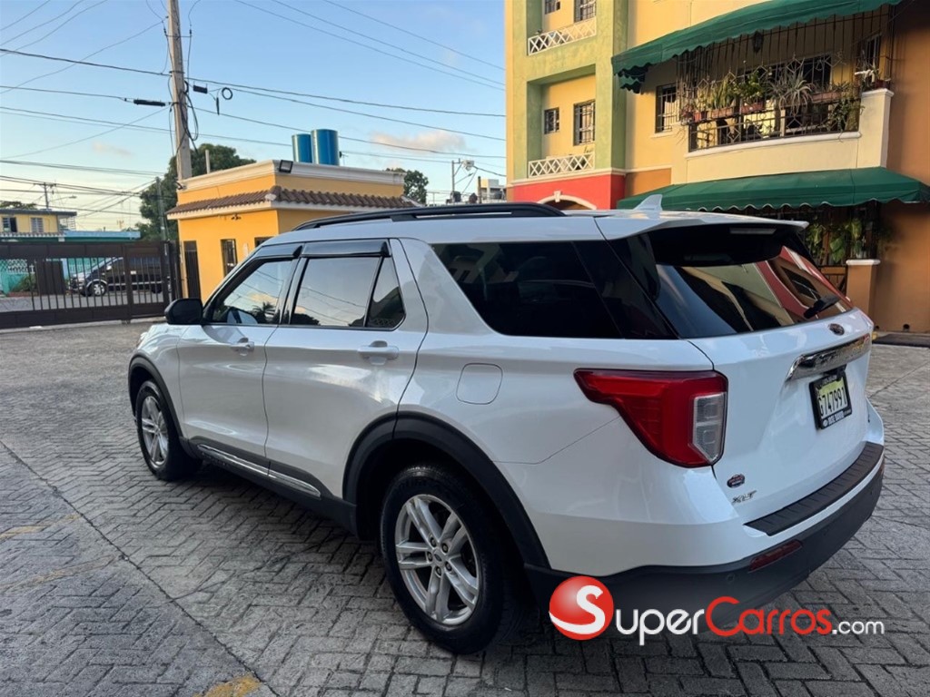2020 Ford Explorer XLT — foto 8 / 12