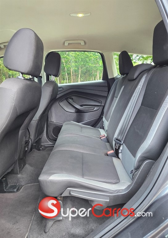 2016 Ford Escape S — foto 8 / 11