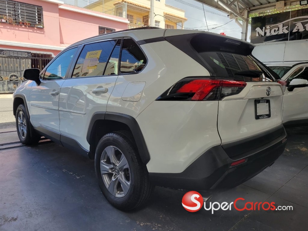 2022 Toyota RAV4 XLE — foto 8 / 12