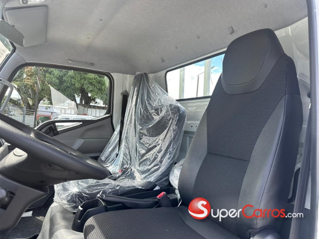 2027 Mitsubishi Motors Canter — foto 4 / 12