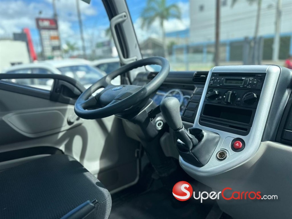 2027 Mitsubishi Motors Canter — foto 6 / 12