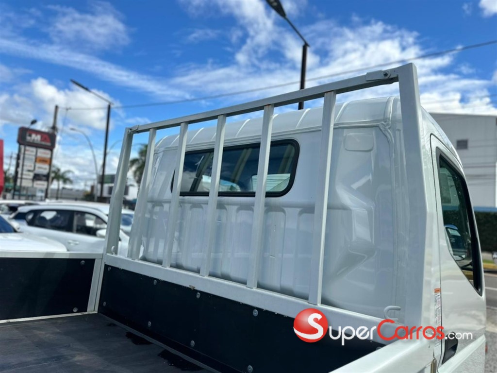 2027 Mitsubishi Motors Canter — foto 8 / 12