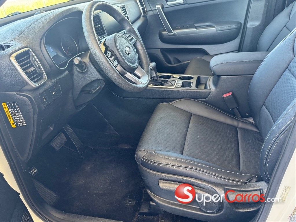 2020 Kia Sportage LX — foto 8 / 10