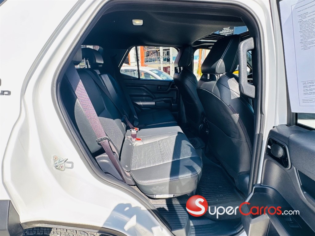 2025 Toyota 4 Runner TRD Off-Road Premium — foto 8 / 12