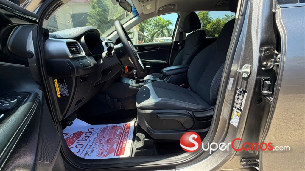 2016 Kia Sorento LX — foto 7 / 9