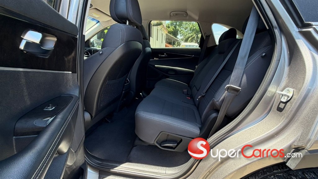 2016 Kia Sorento LX — foto 8 / 9